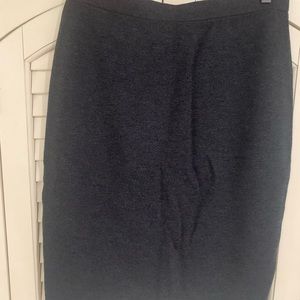 St John by Marie Gray. Gray Knitted skirt size 16, 25” length.non smoking home